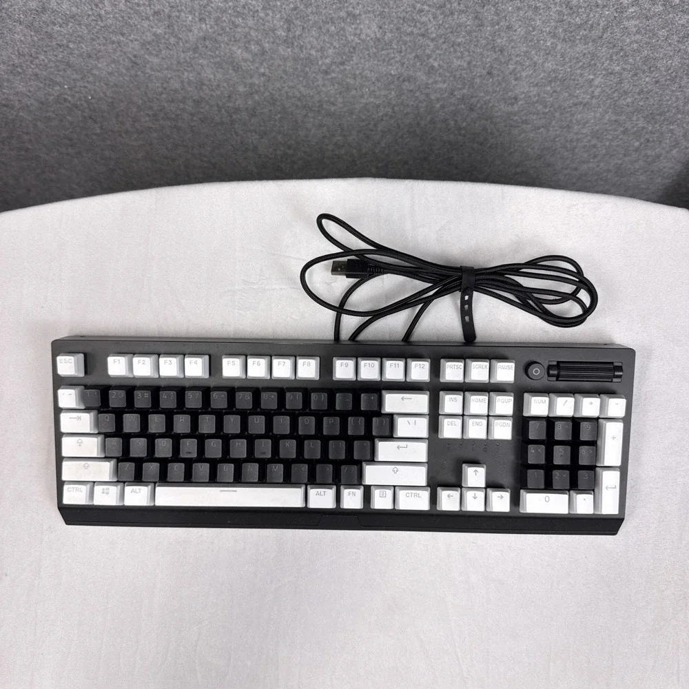 Razer BlackWidow V3 Gaming Keyboard Green Switches Custom Black White Keycaps